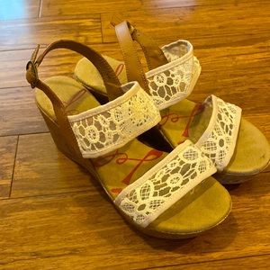 Size 8.5 Women’s Lace Wedges